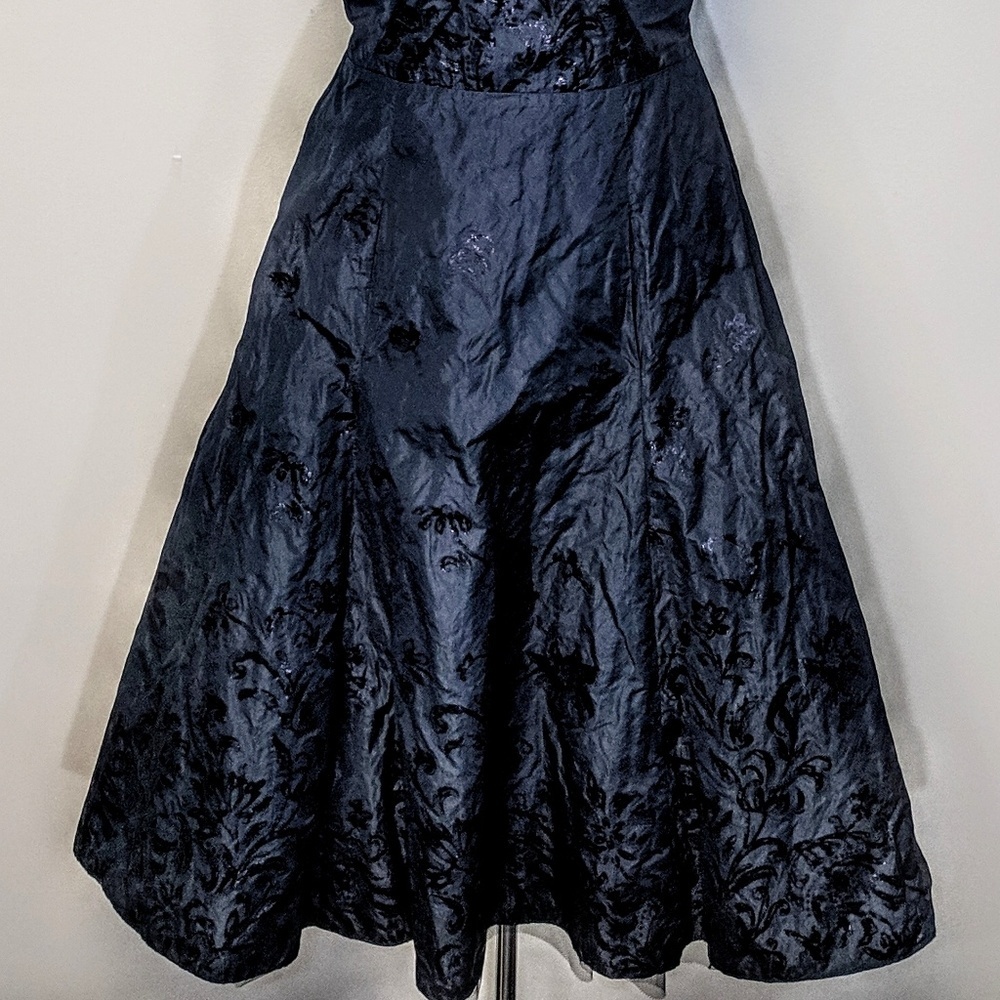 $695 Nicole Miller Collection Cocktail Dress - Picture 2 of 8